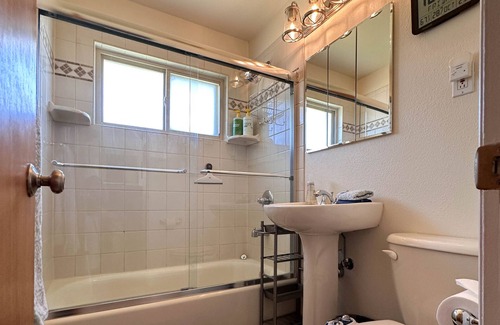 Lakewood House | Pet friendly, lots of light in 3 bedroom w/ fenced yard