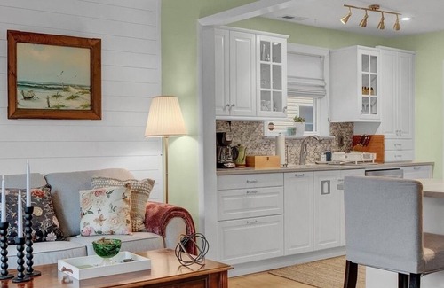 Villas House | Pet-Friendly Luxury Bungalow with Pool, Bocce Court and More