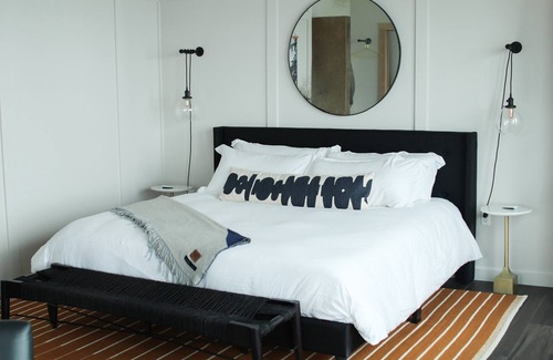 Astoria Hotel | Pet-friendly, Luxe Ice House King Room at Bowline Hotel