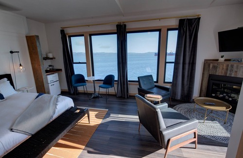 Astoria Hotel | Pet-friendly, Luxe Ice House King Room at Bowline Hotel