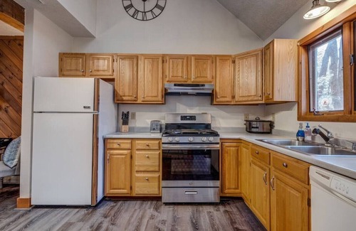 Madison Ski Chalet | Pet Friendly Madison Chalet Close to Hiking
