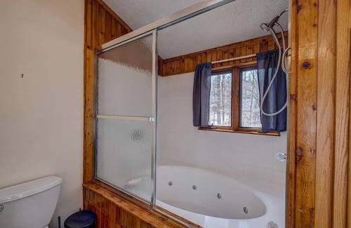 Madison Ski Chalet | Pet Friendly Madison Chalet Close to Hiking