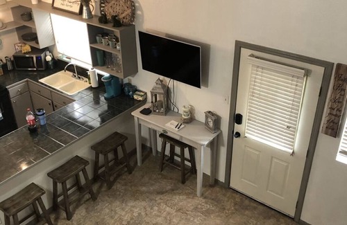 Tomball House | PET FRIENDLY MAIN STREET LOFT, WALKING DISTANTANCE TO OLD TOWN TOMBALL