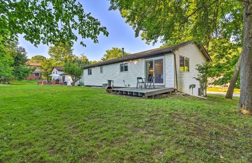 West Bloomfield House | Pet-Friendly Michigan Home 5 Mi to State Park!