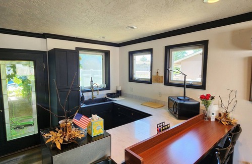 Caldwell House | Pet friendly MIL Suite, Caldwell, ID. Private hot tub/pool in beautiful backyard