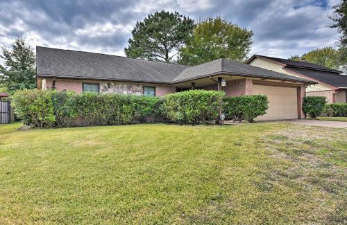 Missouri City House | Pet-Friendly Missouri City Home with Fenced-In Yard!