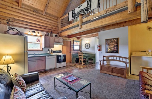Spanish Valley Cabin | Pet-Friendly Moab Cabin w/Mtn Views & BBQ!