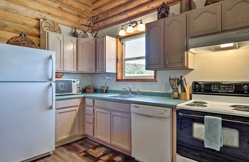 Spanish Valley Cabin | Pet-Friendly Moab Cabin w/Mtn Views & BBQ!