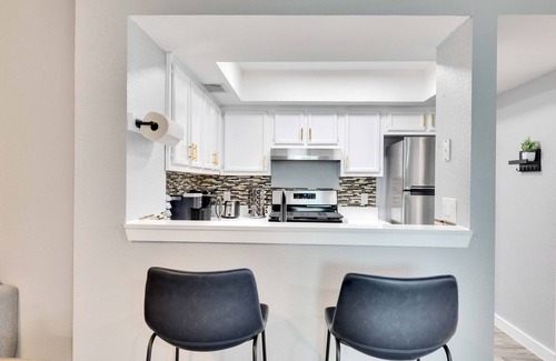 Los Indios House | Pet Friendly! Modern 2BR w/King Bed + Fast Wi-Fi!