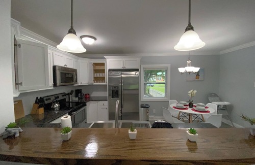Charlotte House | Pet Friendly, Modern, Comfy, Cozy, Minutes from Everything