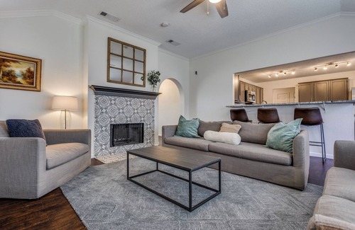 Allen House | Pet-friendly modern SFH in peaceful neighborhood