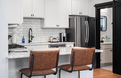 Downtown Columbus Apartment | Pet Friendly | Modern Touches | Walk to Bars