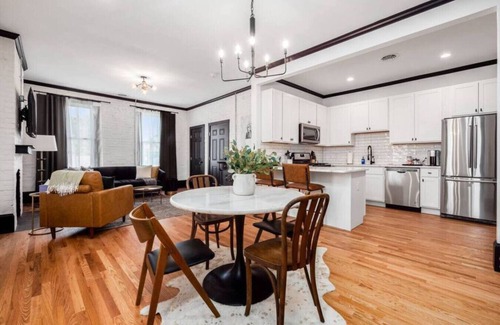 Downtown Columbus Apartment | Pet Friendly | Modern Touches | Walk to Bars