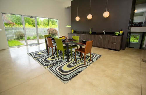 La Porte House | Pet friendly, Modern, Unique - Near Orchards & Lakes