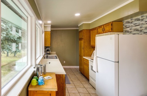 Stevensville House | Pet-Friendly Montana Abode w/Balcony & Fireplace!