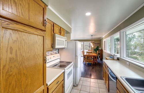 Stevensville House | Pet-Friendly Montana Abode w/Balcony & Fireplace!