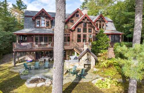 Moultonborough House | Pet Friendly Moose Lodge on Lake Winnipesaukee Sleeps 14