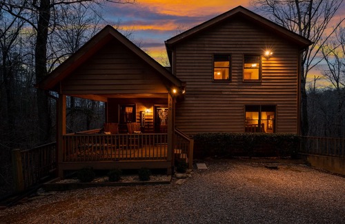 Talking Rock House | Pet Friendly Mountain Chalet - Hot Tub & Game Room