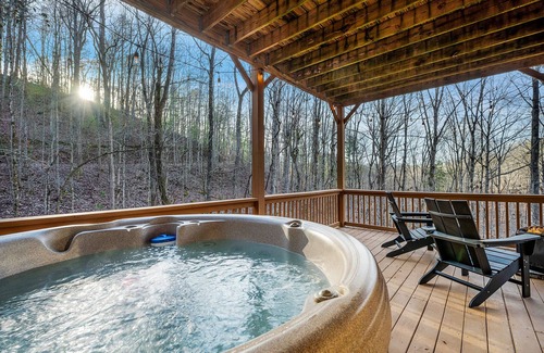 Talking Rock House | Pet Friendly Mountain Chalet - Hot Tub & Game Room