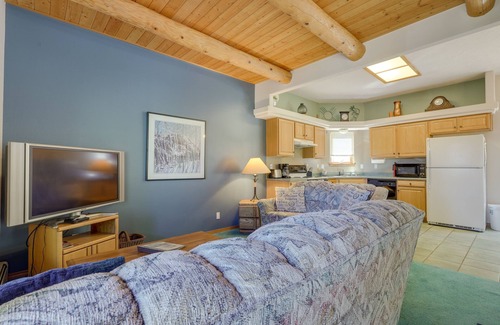 Amalia Cabin | Pet-Friendly Mountain Cabin in Taos County!
