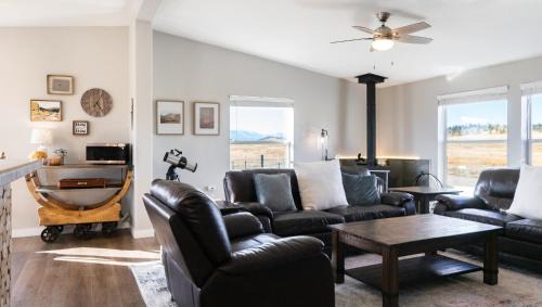 Fairplay House | Pet Friendly Mountain Getaway with Hot Tub Near Breckenridge