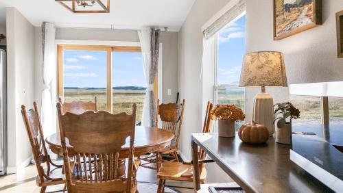 Fairplay House | Pet Friendly Mountain Getaway with Hot Tub Near Breckenridge