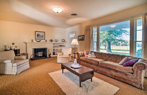 Navasota House | Pet-Friendly Navasota Ranch House w/ Arcade!