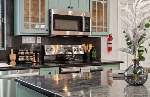 Quechee Condo | Pet-Friendly Near Simon Pierce | The House on Main