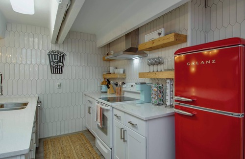 Hillwood House | Pet Friendly | Near West End