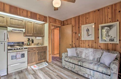 New Auburn Apartment | Pet-Friendly New Auburn Apt with On-Site Lake!