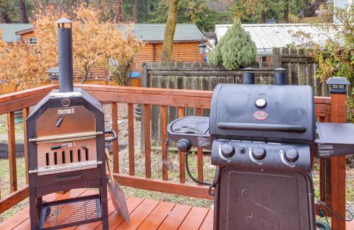 Newman Lake House | Pet-Friendly Newman Lake Cottage with Beach Access!