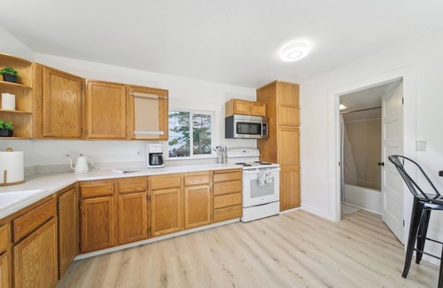 Newman Lake Cottage | Pet-Friendly Newman Lake Cottage w/Beach Access!