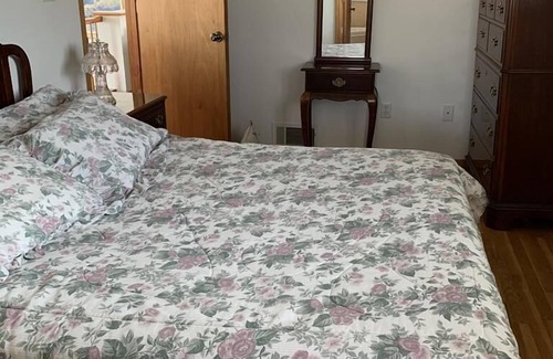 North Beach House | Pet Friendly. Ocean and Bay Views. Wi/Fi. Rooftop Deck. Beach Badges.