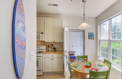 Ocean View Condo | Pet-Friendly Ocean View Condo w/Community Perks!