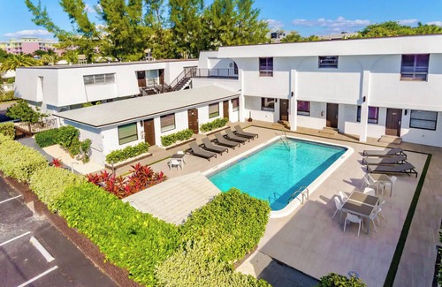 Deerfield Beach Apartment | Pet Friendly One Bedroom Beach Walk | Sleeps up to 5