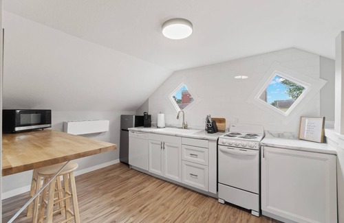 West Central Apartment | Pet friendly one bedroom Apt near Downtown