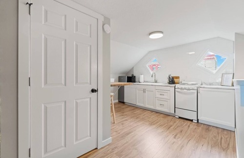 West Central Apartment | Pet friendly one bedroom Apt near Downtown
