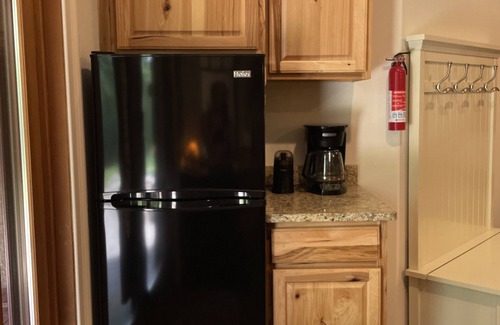 Arden Apartment | Pet Friendly One Bedroom Get Away, Close to Asheville