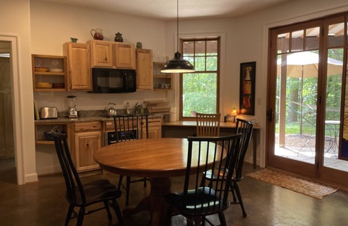 Arden Apartment | Pet Friendly One Bedroom Get Away, Close to Asheville