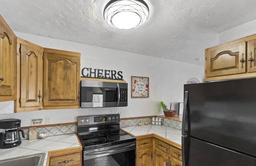Palisade Cottage | Pet Friendly Palisade Peach Paradise on Fruit & Wine Byway