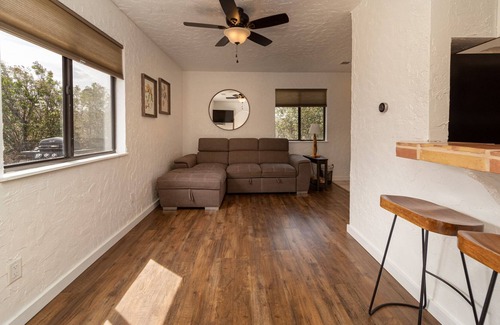 Palisade Cottage | Pet Friendly Palisade Peach Paradise on Fruit & Wine Byway