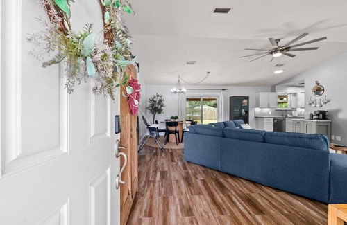 Golden Glades - The Woods House | Pet-Friendly Paradise | Pool Backyard Oasis 3BR