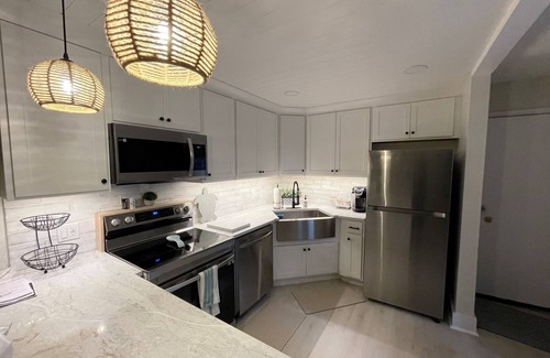 Fort Pierce Condo | Pet-Friendly Paradise with Special Discounts - A Wave from It All Awaits!"