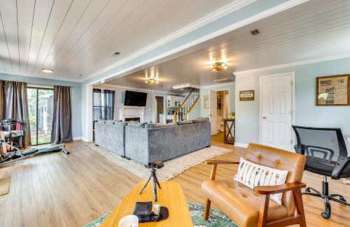 Southmont House | Pet-Friendly Paradise with Private Dock in Lexington