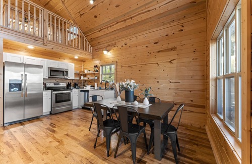 Jasper Cabin | Pet-Friendly Peaceful Cabin Near River w/Fire Pit + Hot Tub Sleeps 10