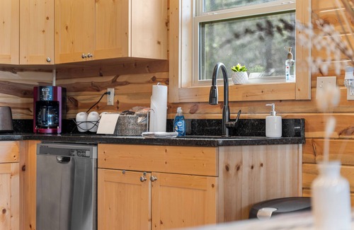 Jasper Cabin | Pet-Friendly Peaceful Cabin Near River w/Fire Pit + Hot Tub Sleeps 14