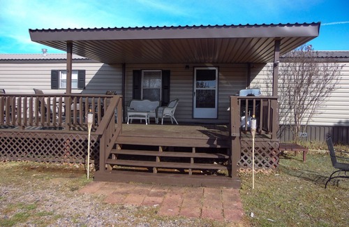 Kingston Cabin | Pet Friendly Peaceful Lake Texoma cottage