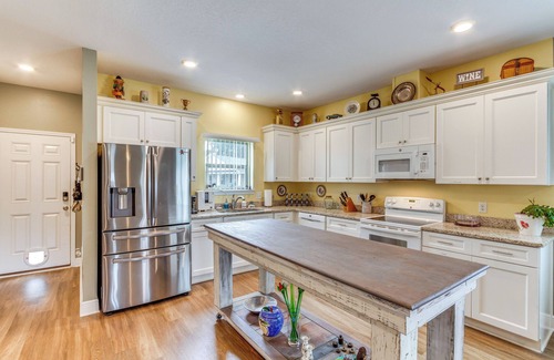 Warrington House | Pet-Friendly Pensacola Home ~ 2 Mi to Bruce Beach!