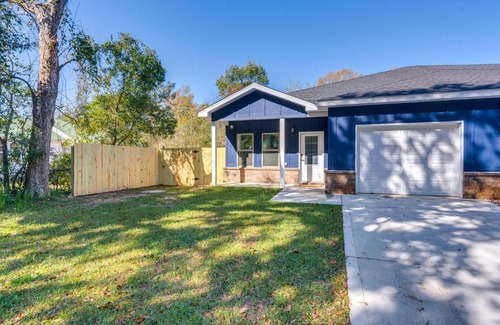 Ensley House | Pet-Friendly Pensacola Home Central Location