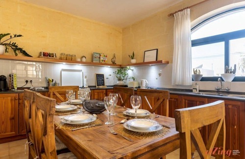 Birbuba Apartment | Pet Friendly Penthouse, Rooftop Jacuzzi with Views